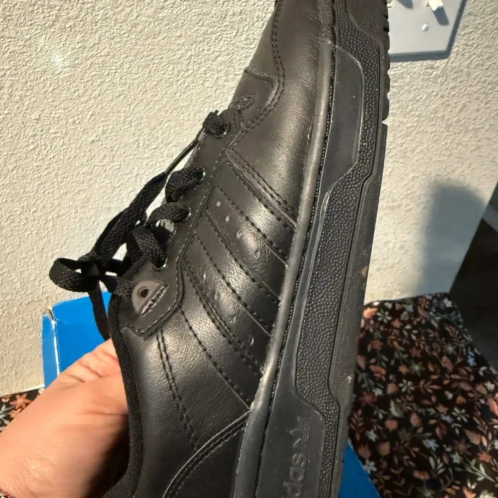 Adidas Rivalry Low Black Iridescent GUC Mens Size 9 (box says 8.5) - Picture 8 of 14